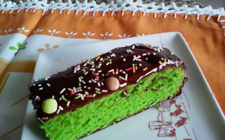 BOLO DE ESPINAFRE COM COBERTURA DE CHOCOLATE