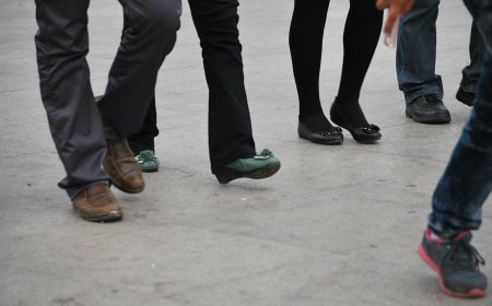 CRÓNICA DA CIDADE QUE ANDA COM  A REVOLUÇÃO DAS PERNAS