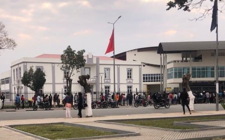 PARA SER REVENDEDOR DE CHIP DA AFRICELL: JOVENS PERNOITAM NO CENTRO CULTURAL RUI MONTEIRO