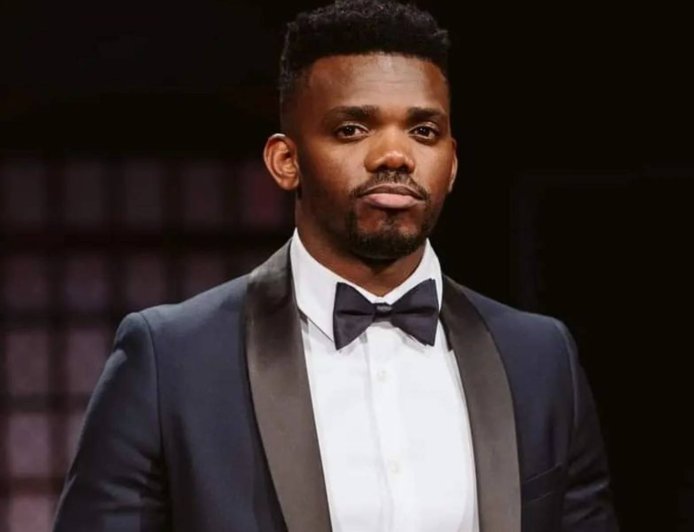 HUMORISTA ANGOLANO IMPEDIDO DE ENTRAR EM MOÇAMBIQUE POR FALTA DE VISTO CULTURAL