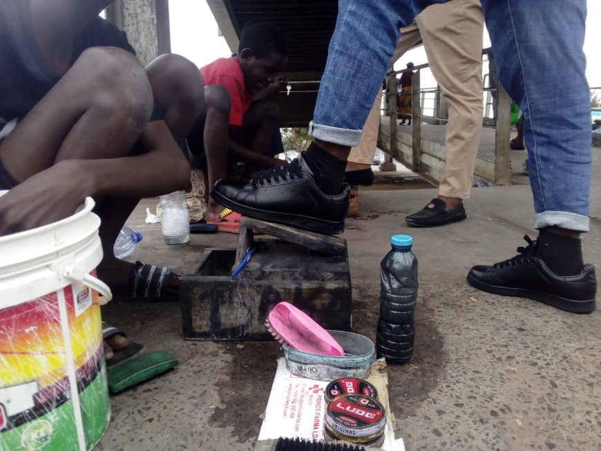 ENGRAXADORES DE SAPATOS MERGULHADOS NA CRIMINALIDADE