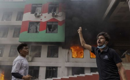 MANIFESTANTES INCENDEIAM PARLAMENTO DO NEPAL