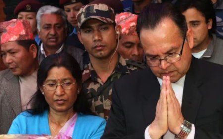 MANIFESTANTES QUEIMAM ESPOSA DO EX-PRIMEIRO-MINISTRO DO NEPAL