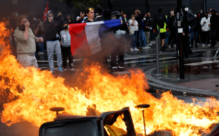 200 MIL MANIFESTANTES SAEM ÀS RUAS EM PROTESTO NA FRANÇA