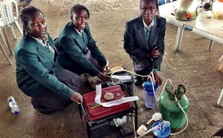 ADOLESCENTES NIGERIANAS INVENTAM GERADOR QUE FUNCIONA COM APENAS UM LITRO DE URINA