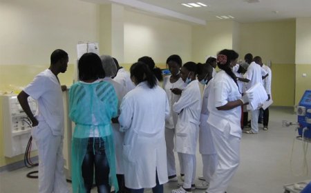 PROFISSIONAIS DE SAÚDE PROIBIDOS DE CIRCULAR COM BATAS E EQUIPAMENTOS MÉDICOS NAS VIAS PÚBLICAS