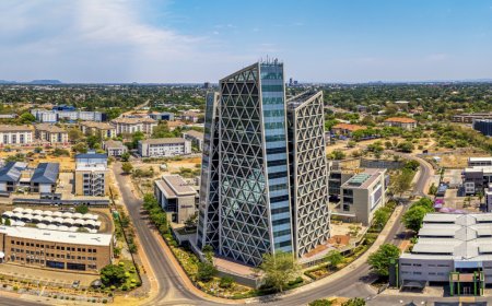 BOTSWANA CELEBRA 50 ANOS DE INDEPENDÊNCIA EM MEIO A CRÍTICAS