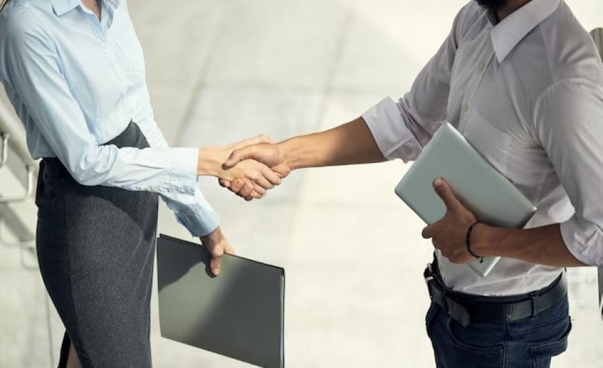 ESTUDO REVELA QUE 80% DOS TRABALHADORES JÁ SE APAIXONARAM POR COLEGAS