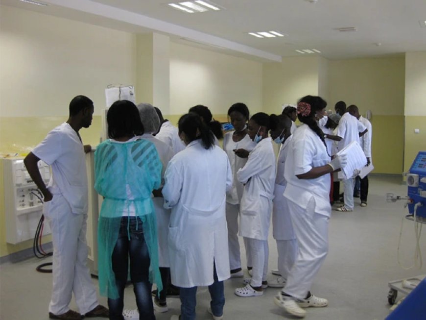 PROFISSIONAIS DE SAÚDE PROIBIDOS DE CIRCULAR COM BATAS E EQUIPAMENTOS MÉDICOS NAS VIAS PÚBLICAS