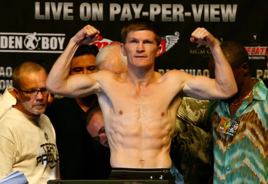 LENDA DO BOXE RICKY HATTON ENCONTRADO MORTO EM CASA