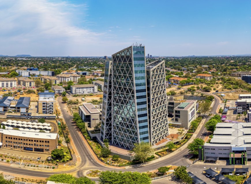 BOTSWANA CELEBRA 50 ANOS DE INDEPENDÊNCIA EM MEIO A CRÍTICAS