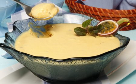 MOUSSE DE MANGA E MARACUJÁ COM LEITE DE COCO