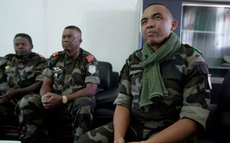 LÍDER DO GOLPE DE ESTADO EM MADAGÁSCAR TOMA POSSE COMO PRESIDENTE