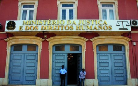 OFICIAIS DE JUSTIÇA INICIAM GREVE DE 19 DIAS