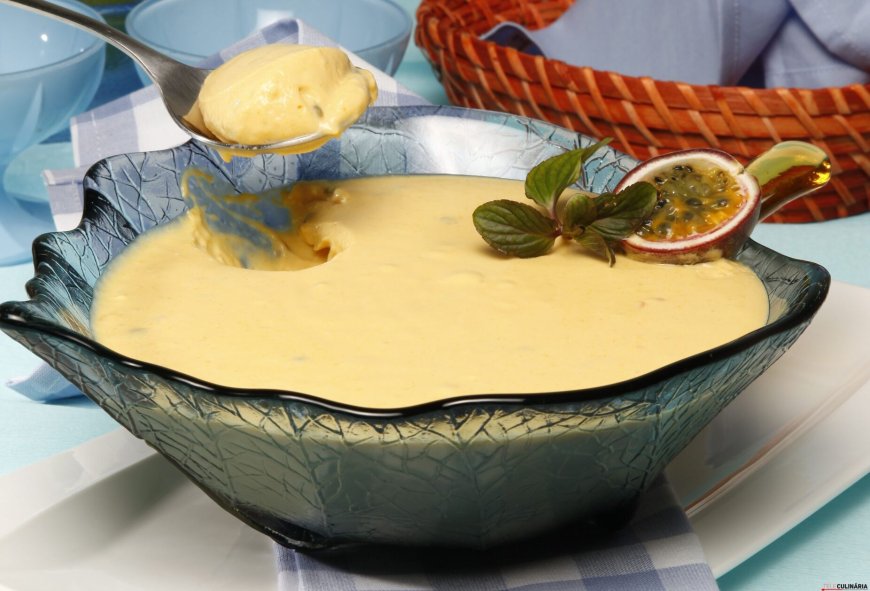 MOUSSE DE MANGA E MARACUJÁ COM LEITE DE COCO