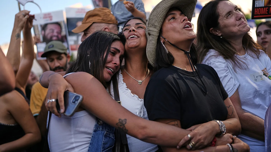 PRIMEIROS REFÉNS ISRAELITAS CHEGAM A BASE MILITAR EM ISRAEL 