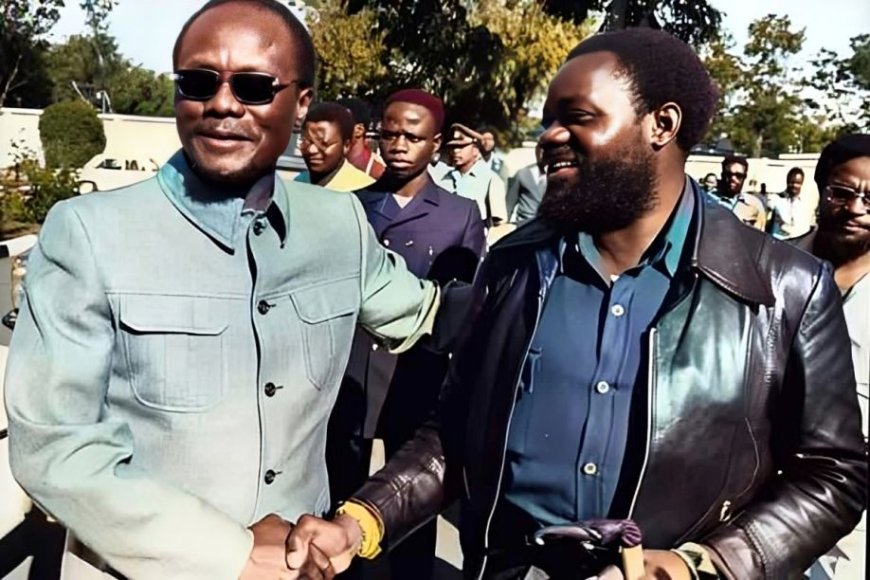 PRESIDENTE DA REPÚBLICA ANUNCIA CONDECORAÇÃO DE HOLDEN ROBERTO E JONAS SAVIMBI