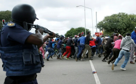 POLÍCIA SUL-AFRICANA DISPERSA ACTO ANTI-IMIGRAÇÃO