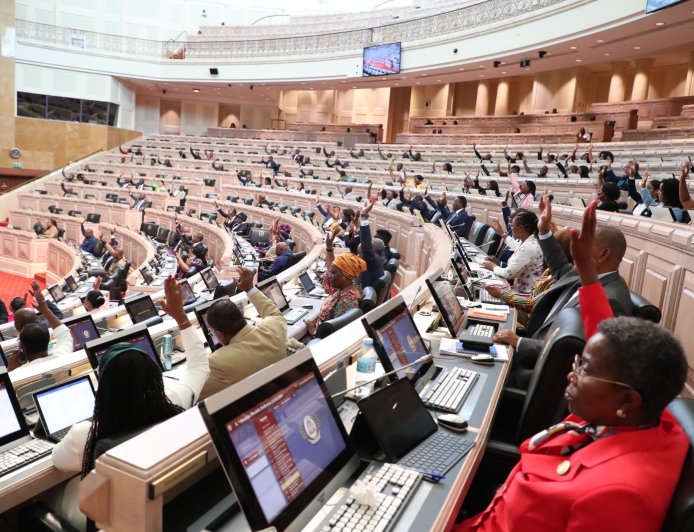 PARLAMENTO APROVA NA GENERALIDADE PROPOSTA DE LEI DO OGE 2026