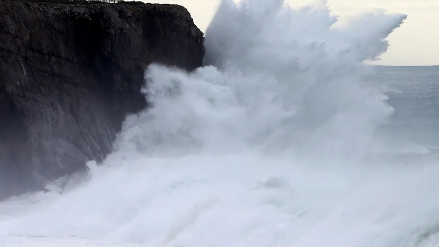 ONDA GIGANTE FAZ TRÊS MORTOS E QUINZE FERIDOS EM TENERIFE