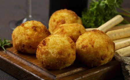BOLINHOS DE BACALHAU COM BATATA-DOCE