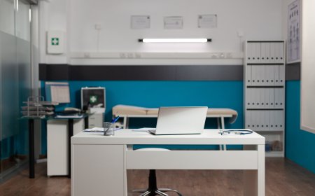 NO CONSULTÓRIO DA CONSCIÊNCIA: UMA SALA, TRÊS PESSOAS E UM PRINCÍPIO