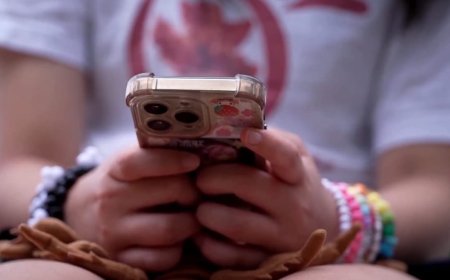 AUSTRÁLIA: ADOLESCENTES SE DESPEDEM DAS REDES ANTES DA PROIBIÇÃO