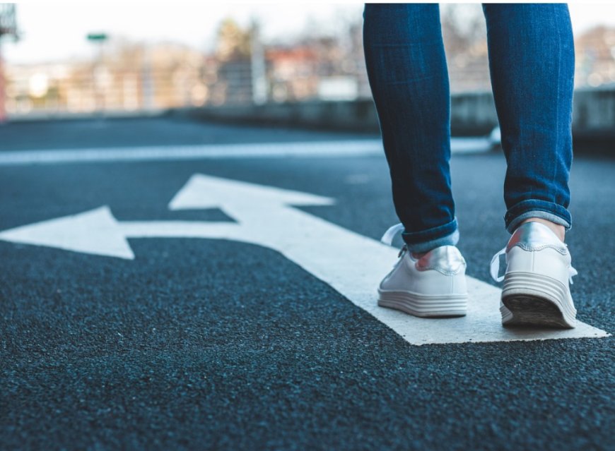 CRÓNICA DA CIDADE QUE ANDA COM  A REVOLUÇÃO DAS PERNAS