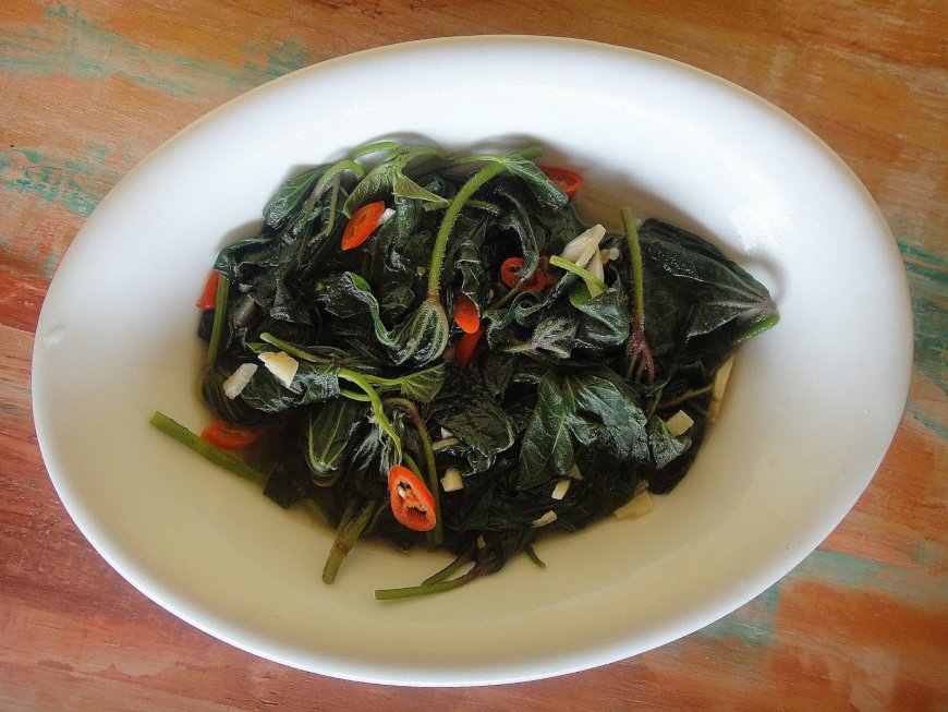 REFOGADO DE FOLHA DE BATATA-DOCE (RAMA)