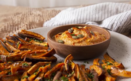 BATATA DOCE ASSADA NO FORNO COM SALMÃO FUMADO, ATUM E MILHO