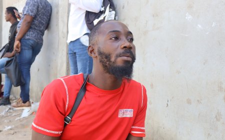 JOVEM CADEIRANTE  MERGULHA NO  MAR DE TRISTEZA  APÓS SER REGEITADO NO TRABALHO DEVIDO  DIFICIENCIA