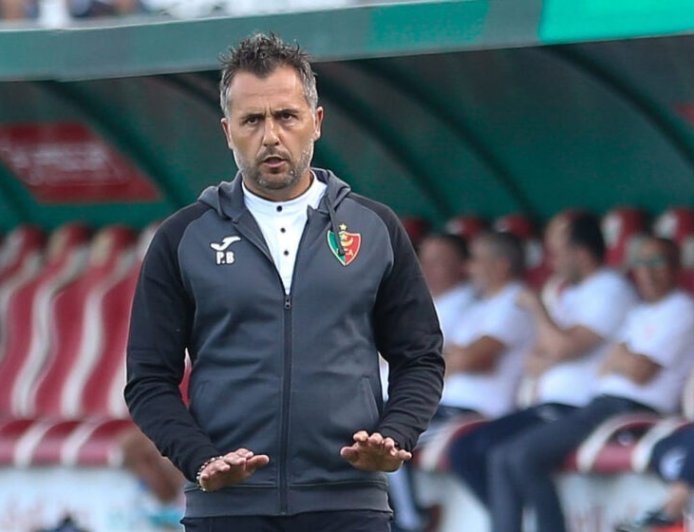 PATRICE BEAUMELLE DEIXA PALANCAS NEGRAS