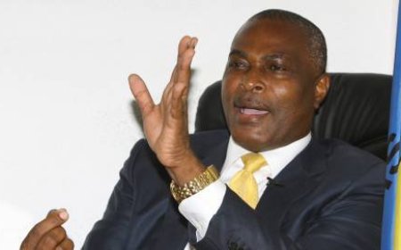 DESCENTRALIZAÇÃO VOLTA AO CENTRO DO DEBATE POLÍTICO EM ANGOLA APÓS CRÍTICAS DE ABEL CHIVUKUVUKU