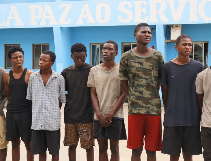 SIC APRESENTA OITO JOVENS ACUSADOS DE ASSOCIAÇÃO CRIMINOSA, ARRUAÇA E ROUBO QUALIFICADO NO CAZENGA