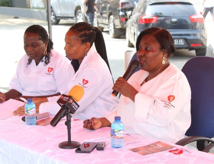 “CEGUEIRA SILENCIOSA” LEVA HOSPITAL JOSINA MACHEL A ALERTAR POPULAÇÃO EM PALESTRA E RASTREIO OCULAR