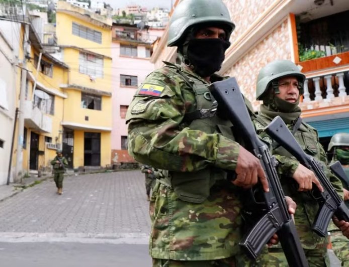 EQUADOR MOBILIZA CERCA DE 75 MIL MILITARES EM “GUERRA” CONTRA CARTÉIS DE DROGA COM APOIO DOS ESTADOS UNIDOS