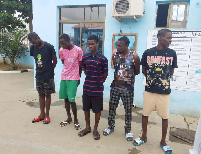 SIC-LUANDA DETÉM GRUPO SUSPEITO DE ASSALTOS VIOLENTOS EM RESIDÊNCIAS NOS MULENVOS