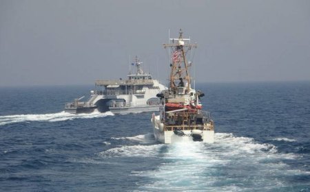 EUA E IRÃ DEVEM RETOMAR NEGOCIAÇÕES: NAVIOS CRUZAM O ESTREITO DE ORMUZ EM MEIO A BLOQUEIO