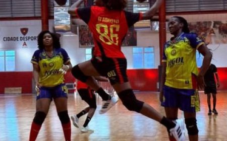 WILLIAM DE ALMEIDA CRITICA ARBITRAGEM APÓS DERROTA DO 1.º DE AGOSTO NO DÉRBI FRENTE AO PETRO