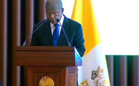 DURANTE VISITA DO PAPA A ANGOLA: PRESIDENTE DESTACA RELAÇÕES HISTÓRICAS COM VATICANO E APELA À PAZ MUNDIAL