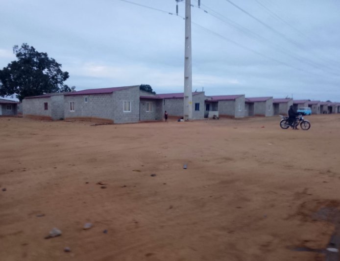 ESCURIDÃO E MEDO: FALTA DE ENERGIA ELÉCTRICA ALIMENTA ONDA DE ASSALTOS NA VILA LIBERDADE NO ZANGO 1