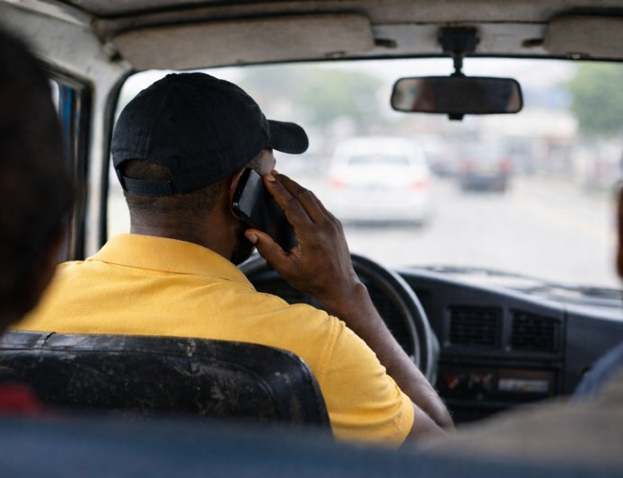 TELEMÓVEL AO VOLANTE: UMA IMPRUDÊNCIA QUE MATA EM SILÊNCIO