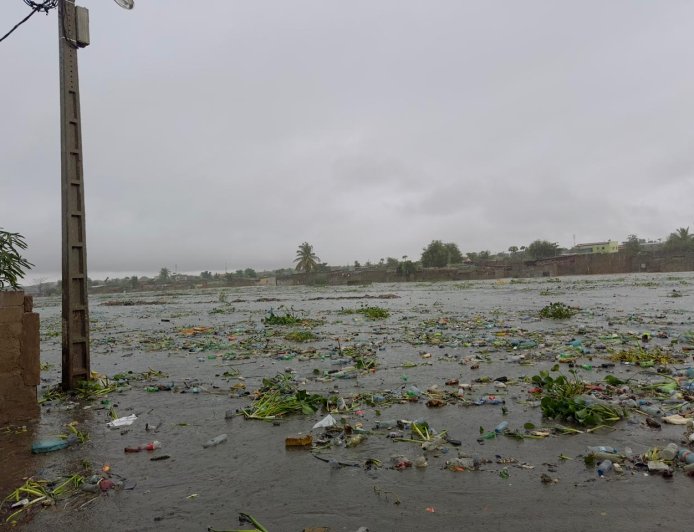“ESTAMOS MAL”: VOZES DE LUANDA EXPÕEM DIFICULDADES E COBRAM RESPOSTAS ESTRUTURAIS PARA PREVENIR  ÀS CHEIAS