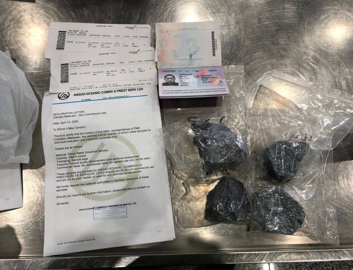 PFA APREENDE MINERAIS DE EXPORTAÇÃO RESTRITA NO AEROPORTO INTERNACIONAL DR. ANTÓNIO AGOSTINHO NETO