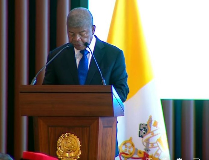 DURANTE VISITA DO PAPA A ANGOLA: PRESIDENTE DESTACA RELAÇÕES HISTÓRICAS COM VATICANO E APELA À PAZ MUNDIAL