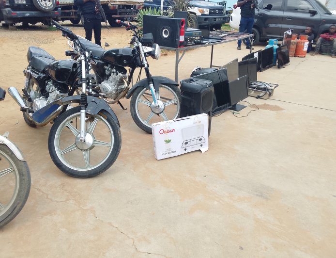 OPERAÇÃO NO KILAMBA: DIIP APRESENTA MEIOS ROUBADOS E CIDADÃOS ENVOLVIDOS EM ASSOCIAÇÃO CRIMINOSA