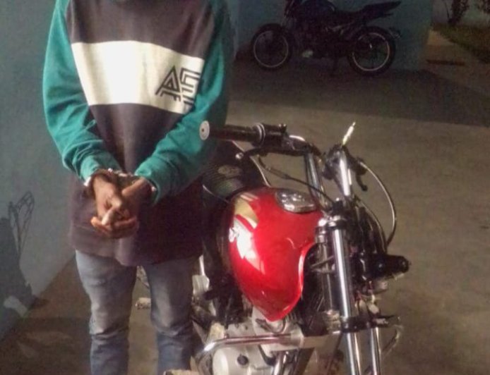 MENOR DETIDO NO CUANHAMA POR CONTRABANDO DE COMBUSTÍVEL E AGRESSÃO A AGENTE POLICIAL