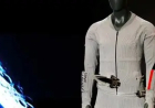 PRADA CRIA ROUPA PARA AJUDAR ASTRONAUTAS A CONTROLAR A TEMPERATURA CORPORAL