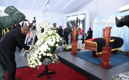 PRESIDENTE DA REPÚBLICA PRESTA ÚLTIMA HOMENAGEM A MANUEL AUGUSTO