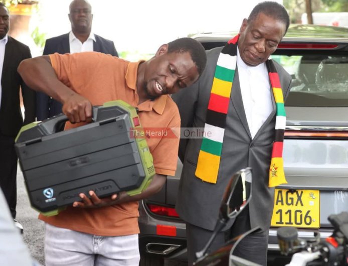 INVENTOR ZIMBABUANO PROMETE REVOLUCIONAR MOBILIDADE COM VEÍCULO QUE DISPENSA COMBUSTÍVEIS
